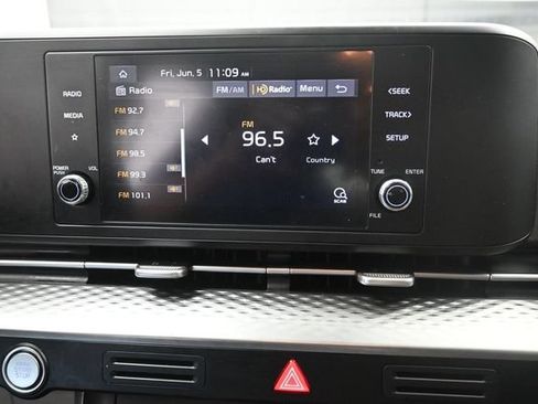 Used 2022 Kia Carnival LX FWD image 11