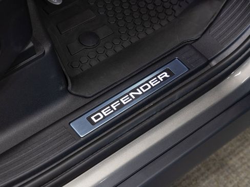 Used 2025 Land Rover Defender 110 X AWD/4WD image 21