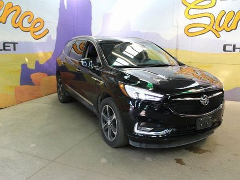 Used 2021 Buick Enclave Essence image 3