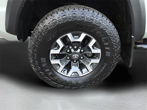 Used 2022 Toyota Tacoma TRD Off-Road w/ Technology Package image 13