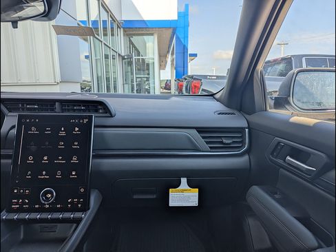 New 2027 GMC Terrain AT4 w/ LPO, Floor Liner Package AWD/4WD image 4