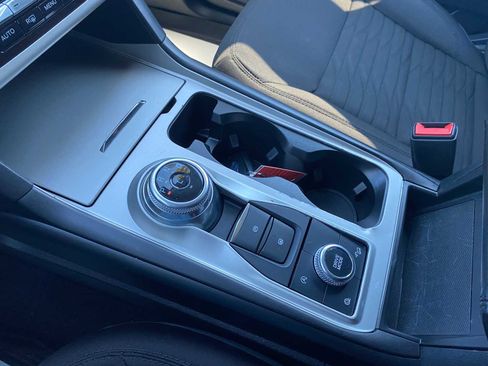 Used 2021 Ford Explorer XLT AWD/4WD image 39