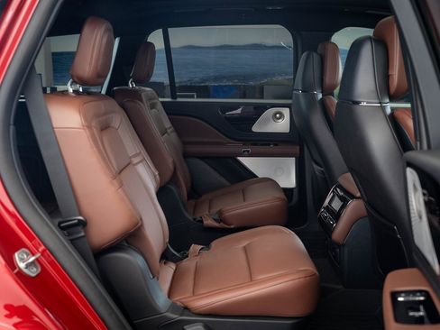 Used 2025 Lincoln Aviator Reserve w/ Equipment Group 201A image 38