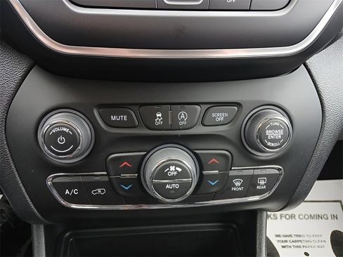 Used 2022 Jeep Cherokee Latitude Lux image 16