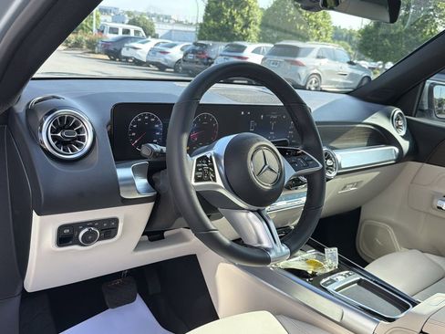 Used 2026 Mercedes-Benz GLB 250 4MATIC image 10