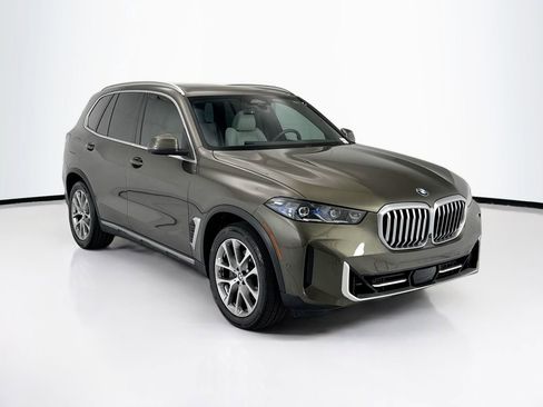 Certified 2024 BMW X5 xDrive40i w/ Premium Package AWD/4WD image 3