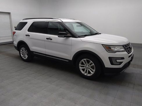 Used 2017 Ford Explorer XLT w/ Equipment Group 202A FWD image 11