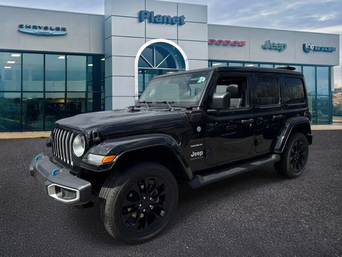 Used 2023 Jeep Wrangler Unlimited Sahara w/ Cold Weather Group AWD/4WD image 4