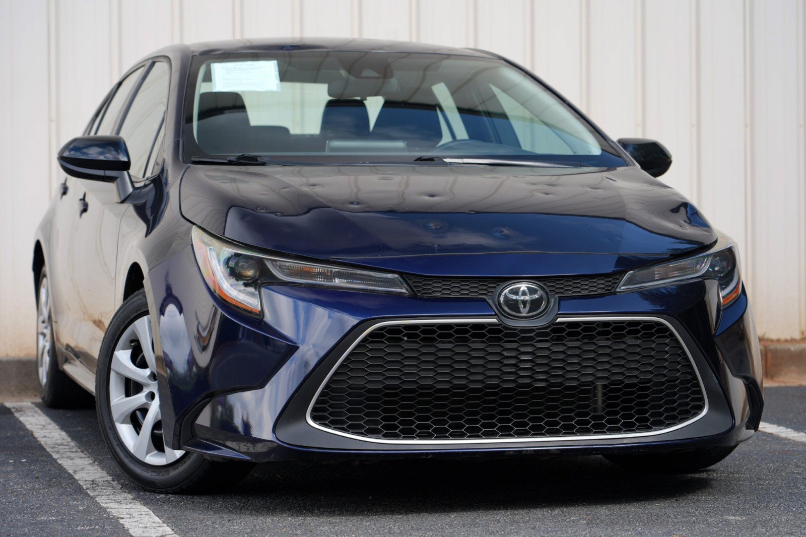 Used 2021 Toyota Corolla LE FWD image 2