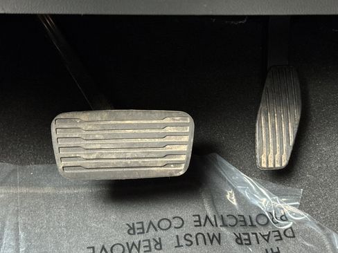 Used 2025 Chevrolet Suburban Z71 image 42