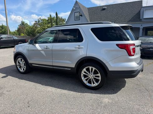 Used 2019 Ford Explorer XLT w/ Equipment Group 202A AWD/4WD image 3