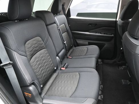 Used 2025 Nissan Pathfinder SV AWD/4WD image 34