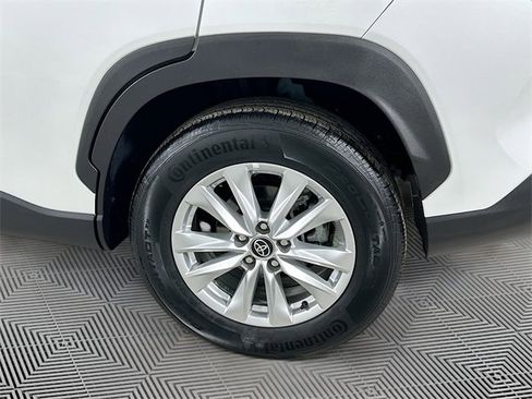 Certified 2022 Toyota Corolla Cross LE image 10