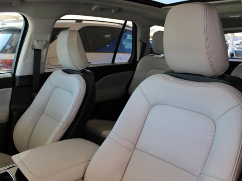 Used 2025 Lincoln Aviator 2WD image 15