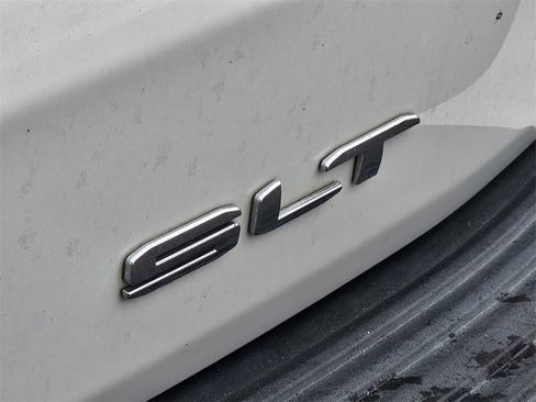 Used 2022 GMC Yukon SLT w/ SLT Premium Package image 18