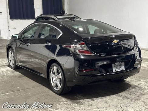 Used 2017 Chevrolet Volt LT w/ Comfort Package image 5