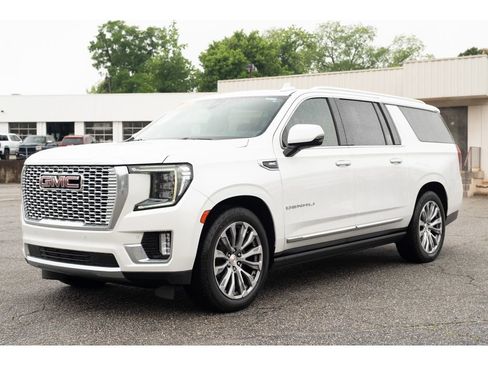 Used 2021 GMC Yukon XL Denali w/ Denali Ultimate Package AWD/4WD image 4