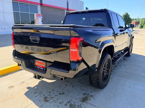 Used 2025 Toyota Tacoma SR5 AWD/4WD image 4