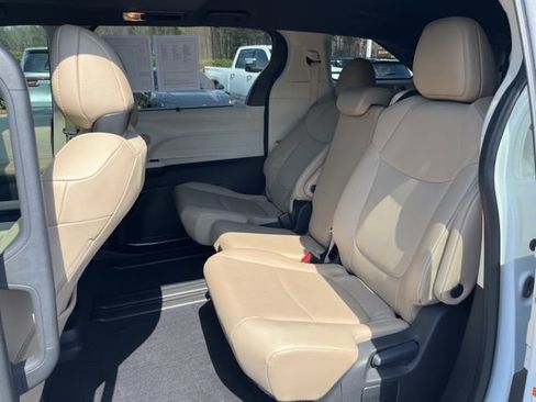 Used 2023 Toyota Sienna XLE image 15