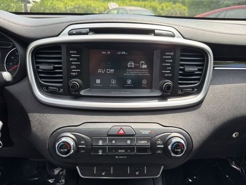 Used 2018 Kia Sorento AWD image 15