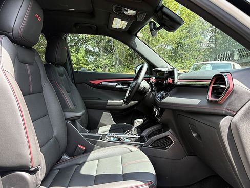 Used 2025 Chevrolet TrailBlazer RS w/ Convenience Package FWD image 13