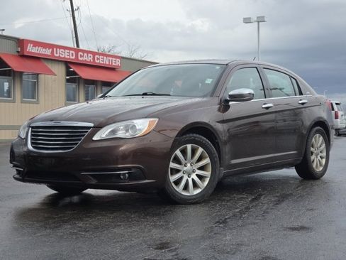 Used 2013 Chrysler 200 Limited image 2