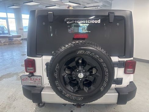 Used 2017 Jeep Wrangler Unlimited Sahara image 9