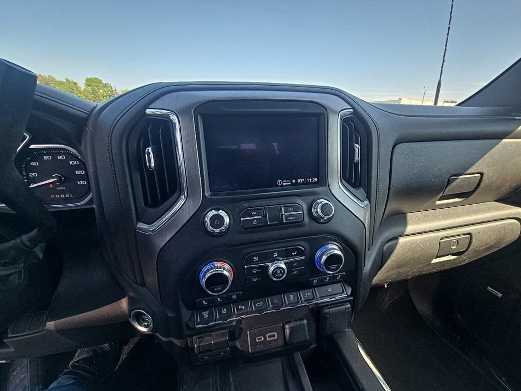 Used 2022 GMC Sierra 3500 Denali AWD/4WD image 4