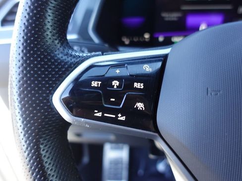 Used 2022 Volkswagen Tiguan SE R-Line image 13