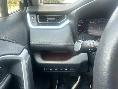 Used 2022 Toyota RAV4 Limited AWD/4WD image 19