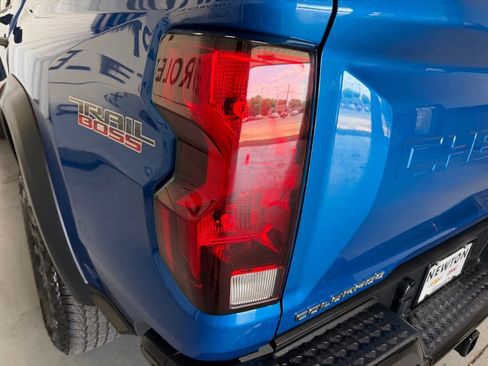 Used 2023 Chevrolet Colorado Trail Boss w/ Technology Package AWD/4WD image 32