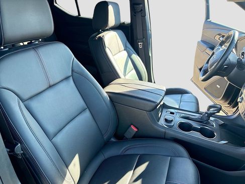 Used 2023 Chevrolet Traverse RS image 31