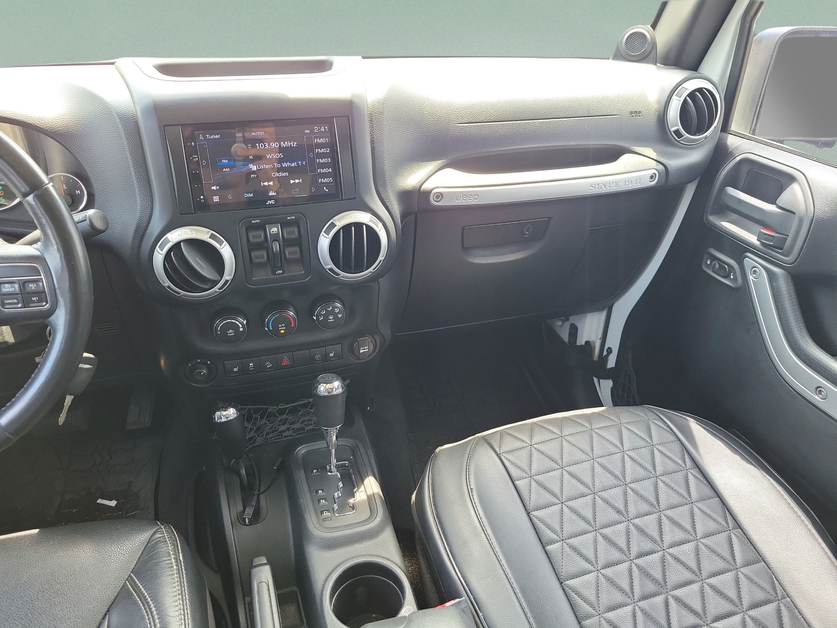 Used 2014 Jeep Wrangler Unlimited Rubicon w/ Connectivity Group AWD/4WD image 16
