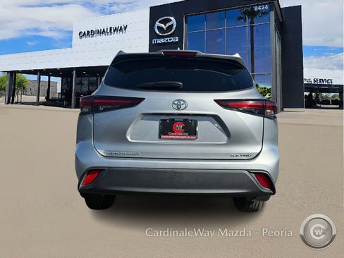 Used 2024 Toyota Highlander XLE image 6