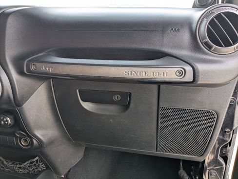 Used 2013 Jeep Wrangler Sport AWD/4WD image 27