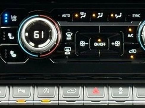 Used 2024 GMC Sierra 1500 AT4 w/ Technology Package AWD/4WD image 33