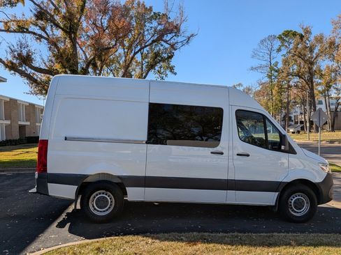 Used 2019 Mercedes-Benz Sprinter 144 image 4
