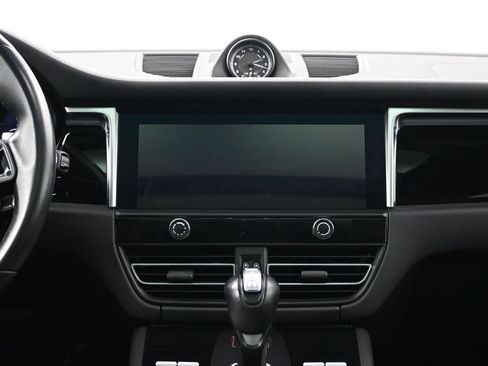 Certified 2024 Porsche Macan AWD/4WD image 11