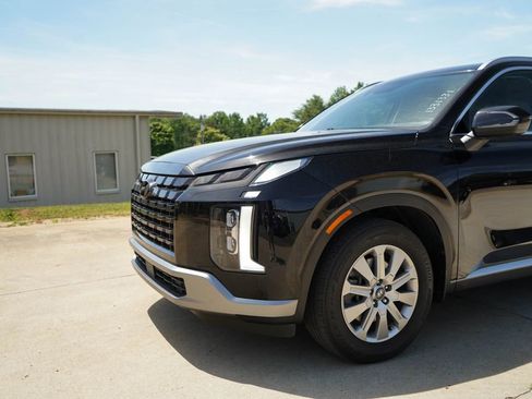 Used 2023 Hyundai Palisade SEL w/ Winter Package AWD/4WD image 17