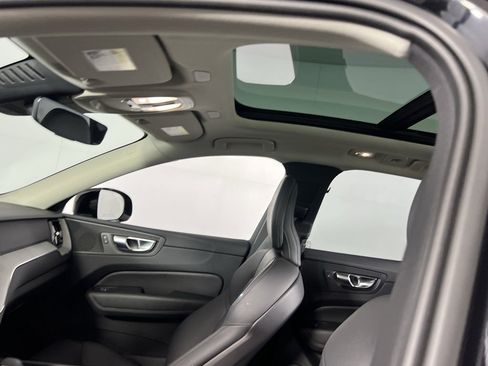 Used 2025 Volvo XC60 B5 Plus image 23