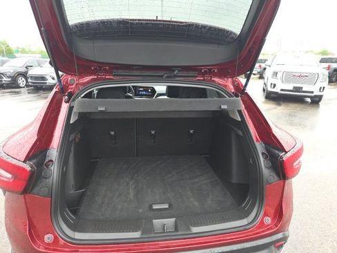 Used 2025 Chevrolet Trax LT w/ LT Convenience Package FWD image 46
