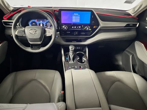 Used 2023 Toyota Highlander Platinum FWD image 30