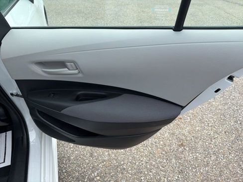 Used 2022 Toyota Corolla LE FWD image 17