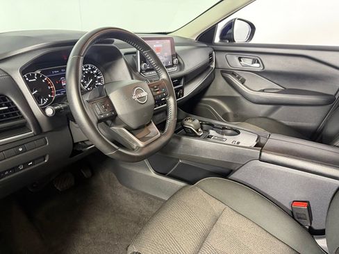 Used 2025 Nissan Rogue SV FWD image 12