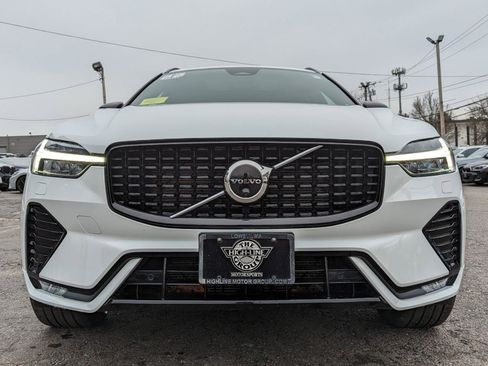 Used 2022 Volvo XC60 B5 R-Design w/ Advanced Package image 4