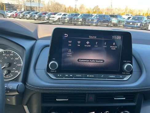 Used 2023 Nissan Rogue SV image 25