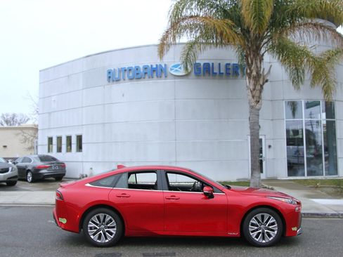 Used 2023 Toyota Mirai XLE w/ Advanced Technology Package image 4