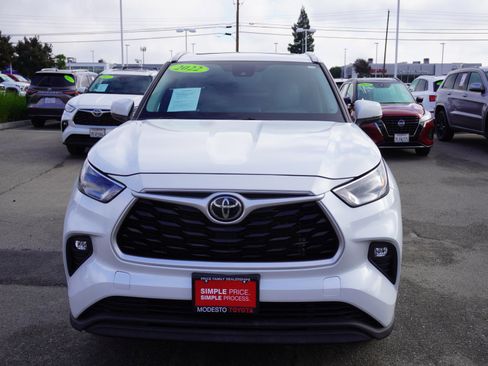 Used 2022 Toyota Highlander XLE image 6