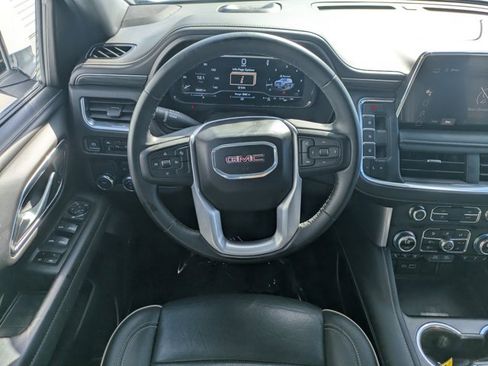 Used 2024 GMC Yukon SLT image 13