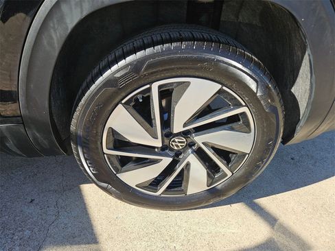 Used 2025 Volkswagen Atlas SE image 27